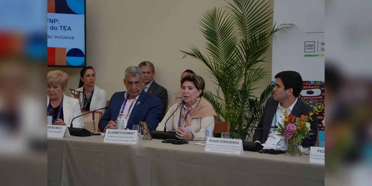 Elizabeth Schmidt participa de agenda da Cúpula Mundial de Prefeitos da C40  