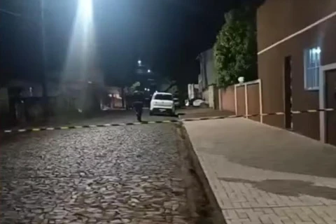 Pai faz filho de 5 anos refém, e morre baleado, após ameaça-lo de morte, diz PM