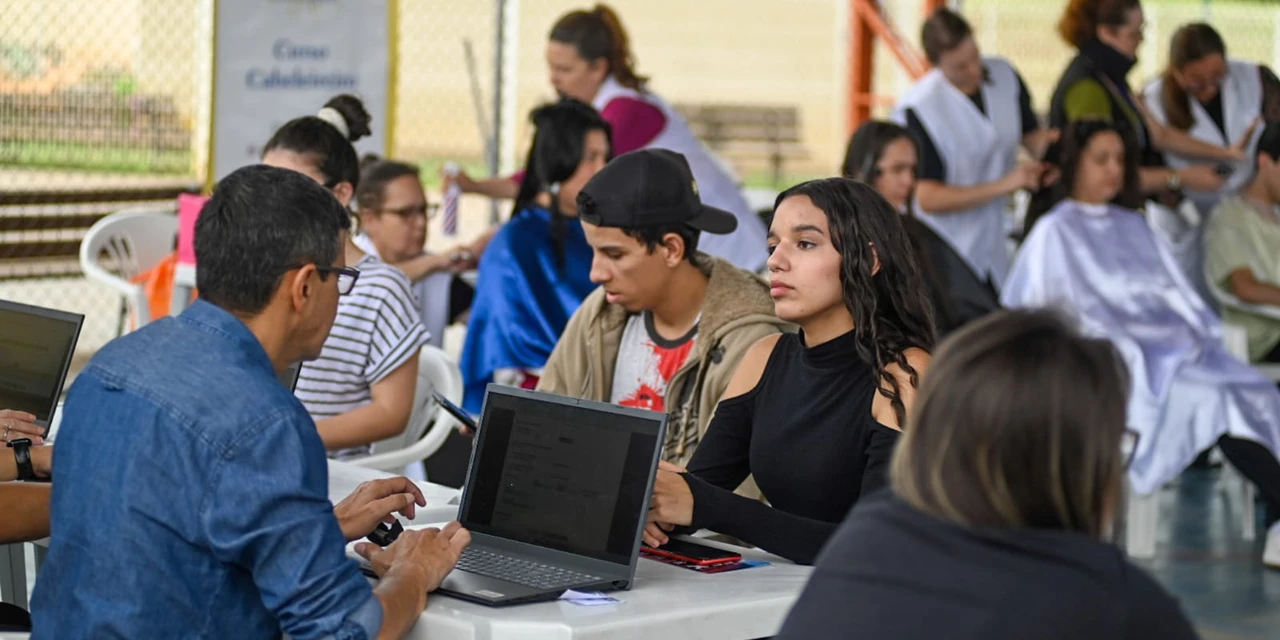 Agência do Trabalhador nos bairros oferta 400 vagas no Jardim Gralha Azul 