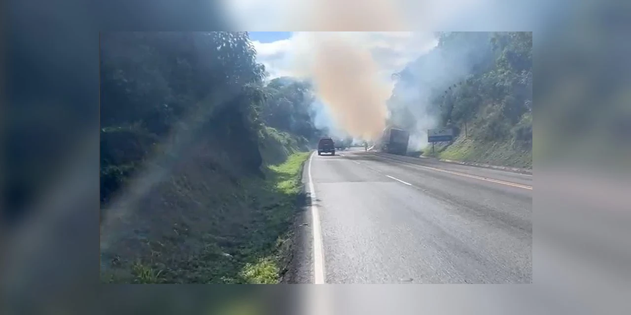VIDEO: caminhão pega fogo e causa interdição parcial na BR-277, em Guarapuava 