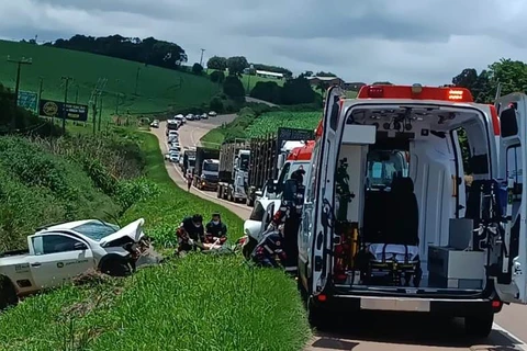 Acidente gravíssimo mobiliza equipes de resgate, em Castro 