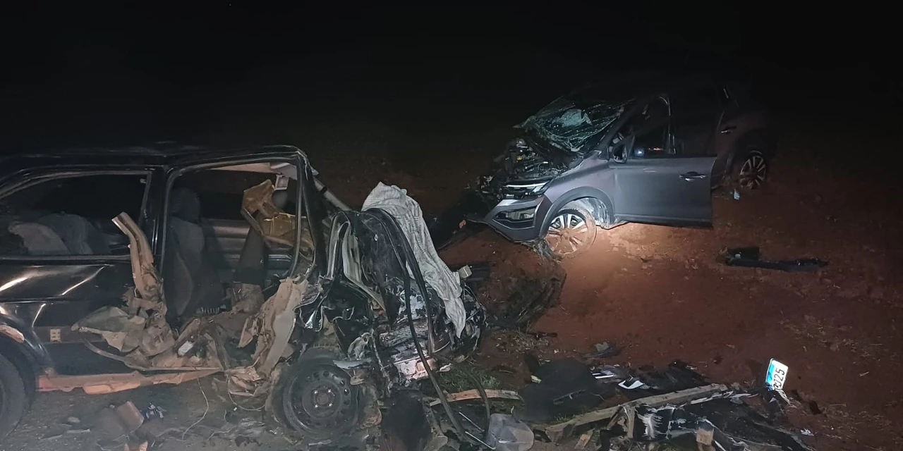 Colisão entre dois automóveis deixa cindo pessoas feridas e uma morta na BR-373, em Ipiranga 