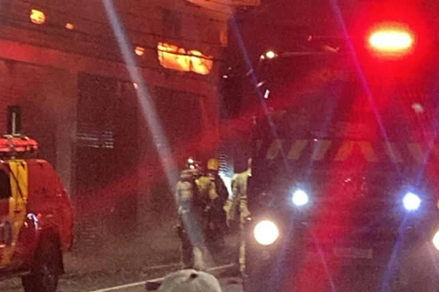 Vídeo mostra Clube Estância sendo consumido pelo fogo na noite de domingo