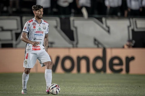 Índio renova com o Fantasma