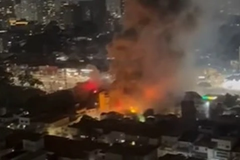 Explosão de galpão com fogos de artifício mata uma pessoa em São Paulo