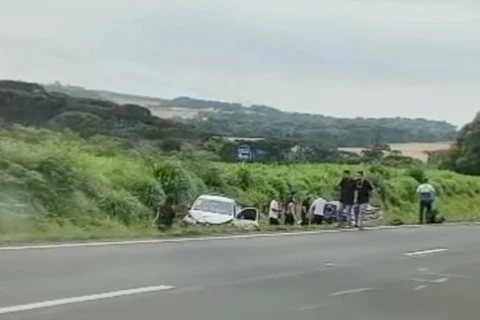 Acidente deixa uma pessoa morta e outras duas com ferimentos graves na BR-277, em Palmeira 