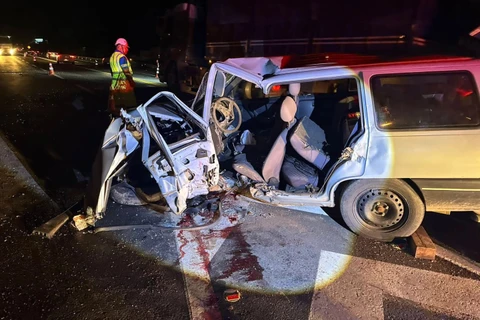 Três pessoas ficam gravemente feridos após acidente entre dois veículos em Palmeira 