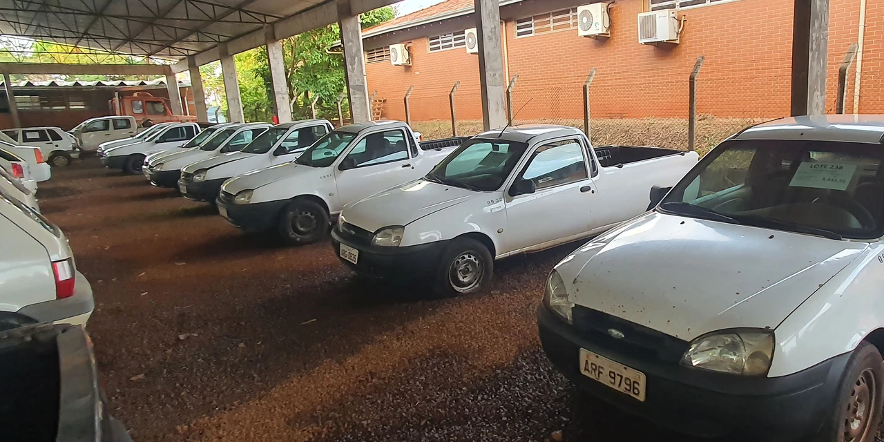 Motos a partir de R$ 632 e carros de R$ 1,2 mil; leilão do Estado abre visitação na terça-feira