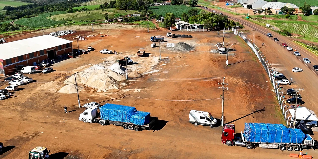 Emoção marca a chegada das primeiras casas pré-moldadas a Rio Bonito do Iguaçu