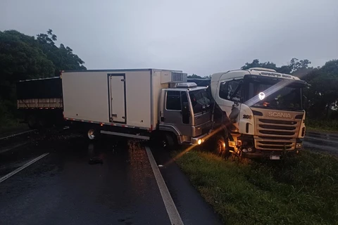 Caminhoneiro de 21 anos morre em acidente na BR-376, em PG 