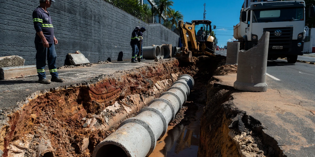Prefeitura desvia tráfego para obrasem galerias na Monteiro Lobato