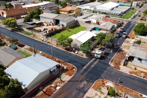 Prefeitura está asfaltando ruas da Vila Borato, que homenageia aves paranaenses 