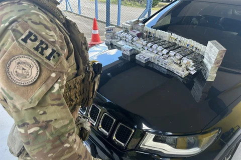 PRF apreende 850 unidades de anabolizantes transportadas em fundo falso na BR-277