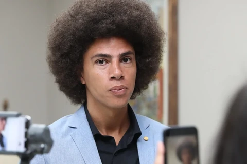 Renato Freitas admite uso e cultivo de maconha em casa e chama criminalização de racista