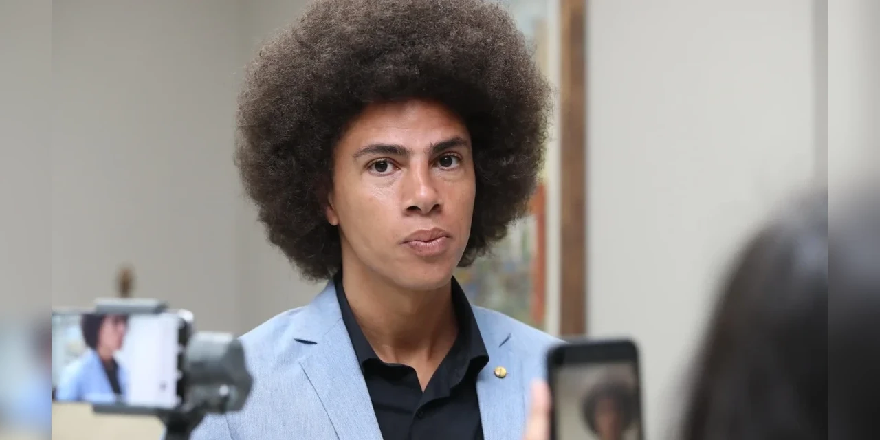 Renato Freitas admite uso e cultivo de maconha em casa e chama criminalização de racista