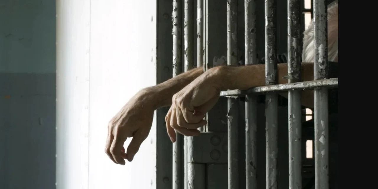 Quatro pessoas que participaram da execução de uma adolescente de 15 anos são condenadas há mais de 100 anos de prisão 