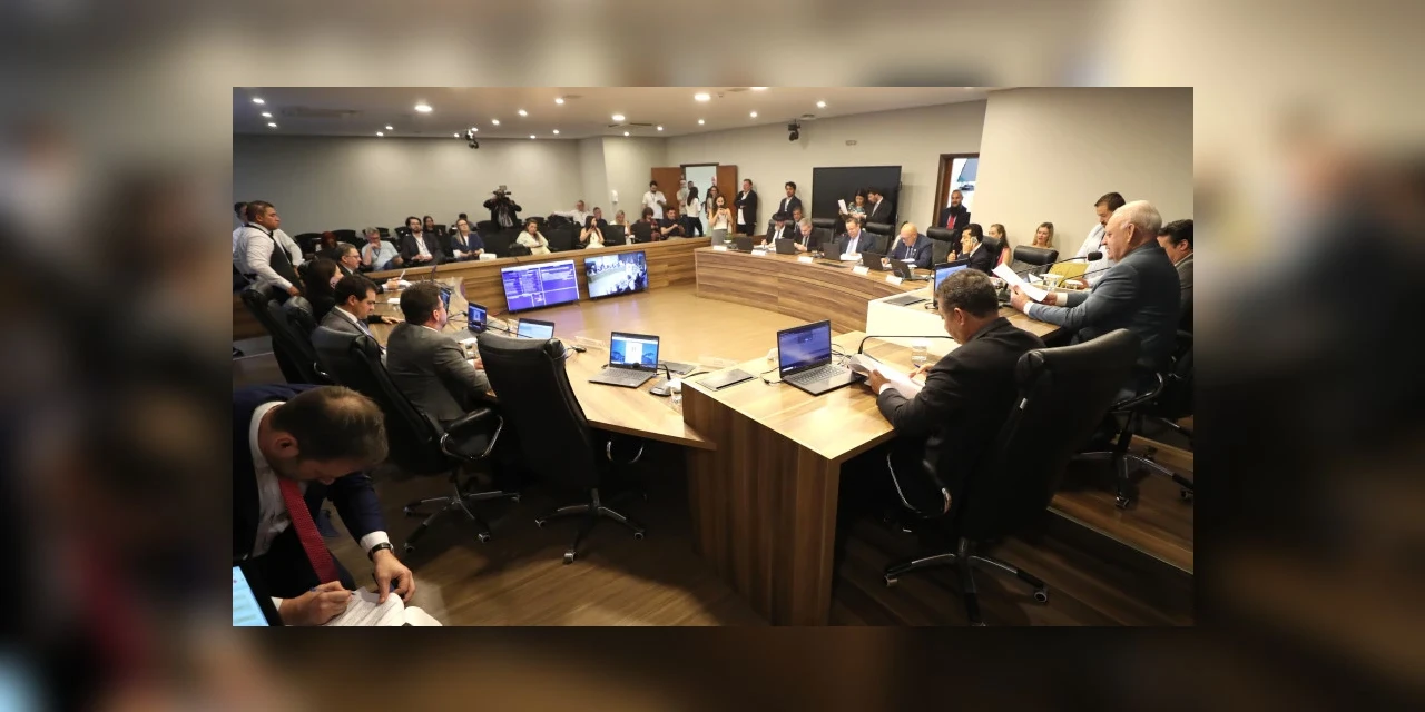 CCJ extraordinária aprova proposta que garante acesso ao spray de pimenta para defesa feminina, no Paraná