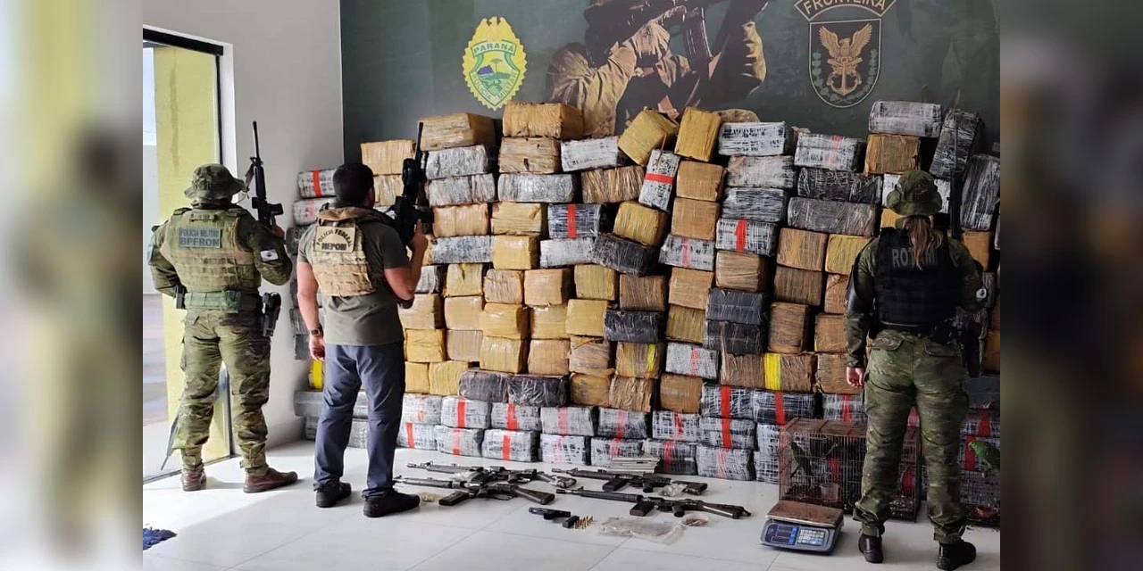 PMPR e PF apreendem 3,5 toneladas de maconha e fuzis no Paraná