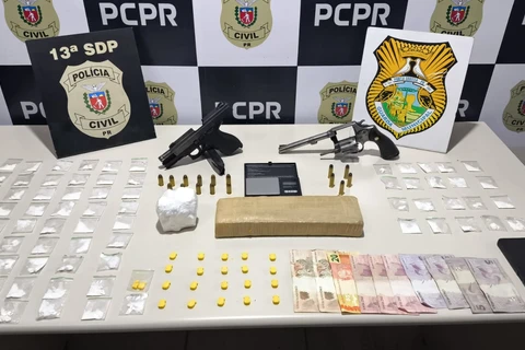 Operação policial apreende armas, drogas e aparelhos celulares, em PG 
