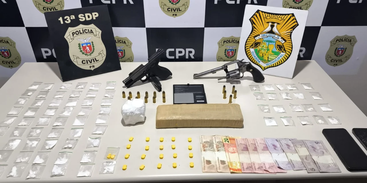 Operação policial apreende armas, drogas e aparelhos celulares, em PG 