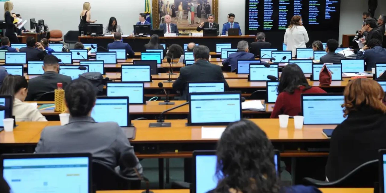 CCJ da Câmara aprova cassação de Carla Zambelli