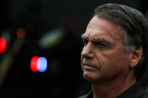 Defesa pede autorização para Bolsonaro deixar prisão e fazer cirurgia