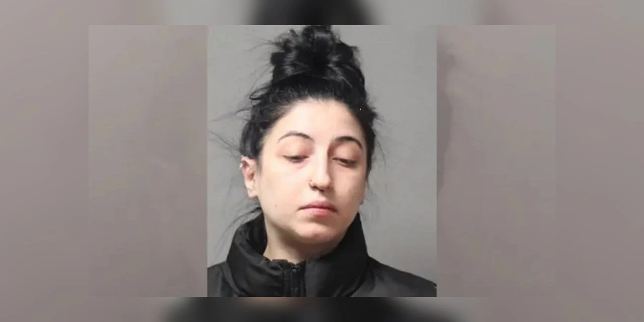 Mãe é presa após deixar filha comer bala de maconha