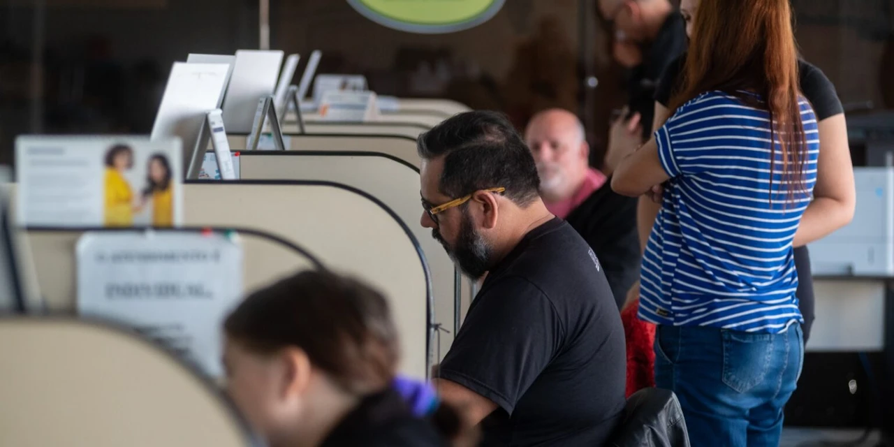 Agência do Trabalhador amplia parcerias em 22,5% e contribui para a geração de emprego