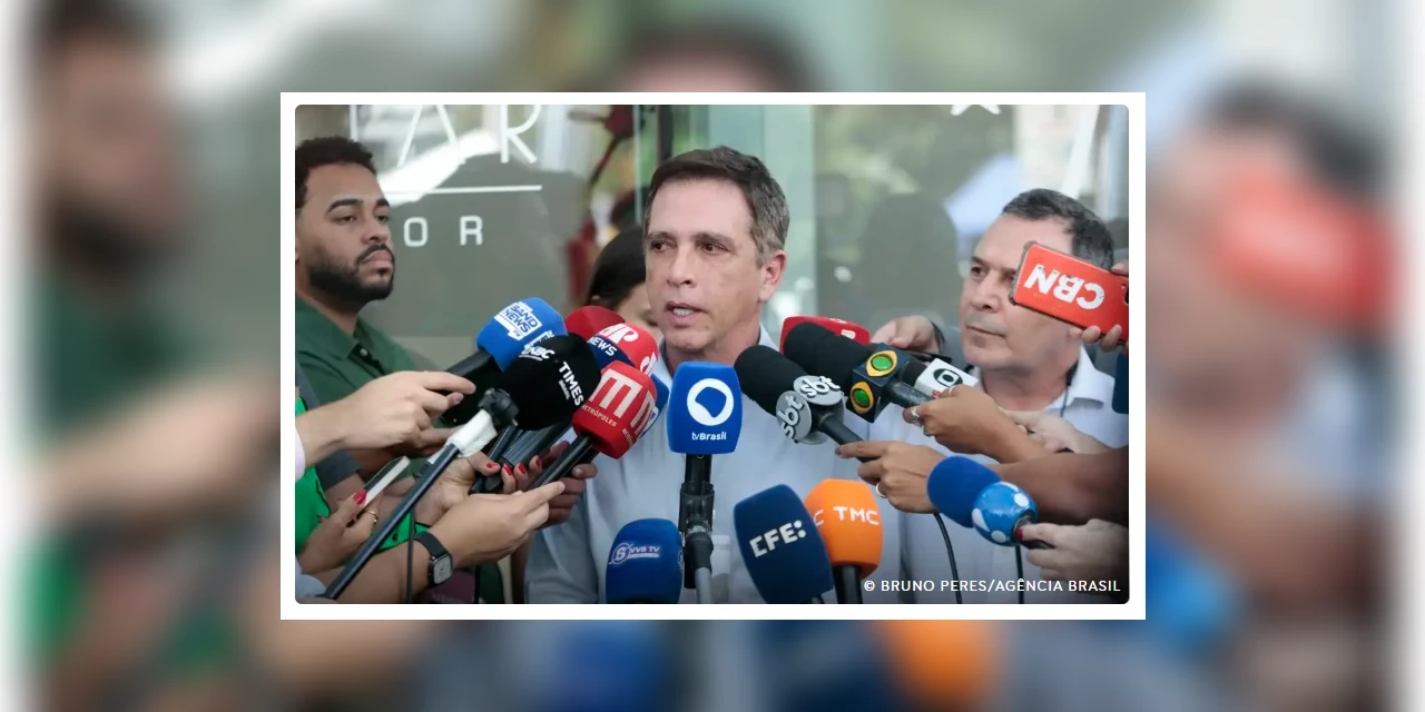 Bolsonaro deve ter alta nesta quinta e retornar à cela na PF