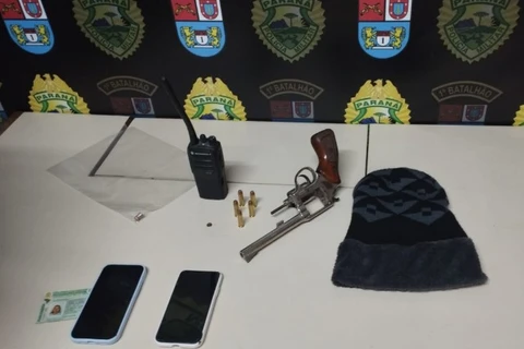 PM prende dois suspeitos de invadirem residência e atirar em mulher em Ponta Grossa 