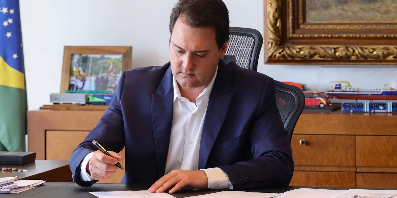 Paraná anuncia investimento de R$ 1,6 bilhão para valorização dos servidores públicos