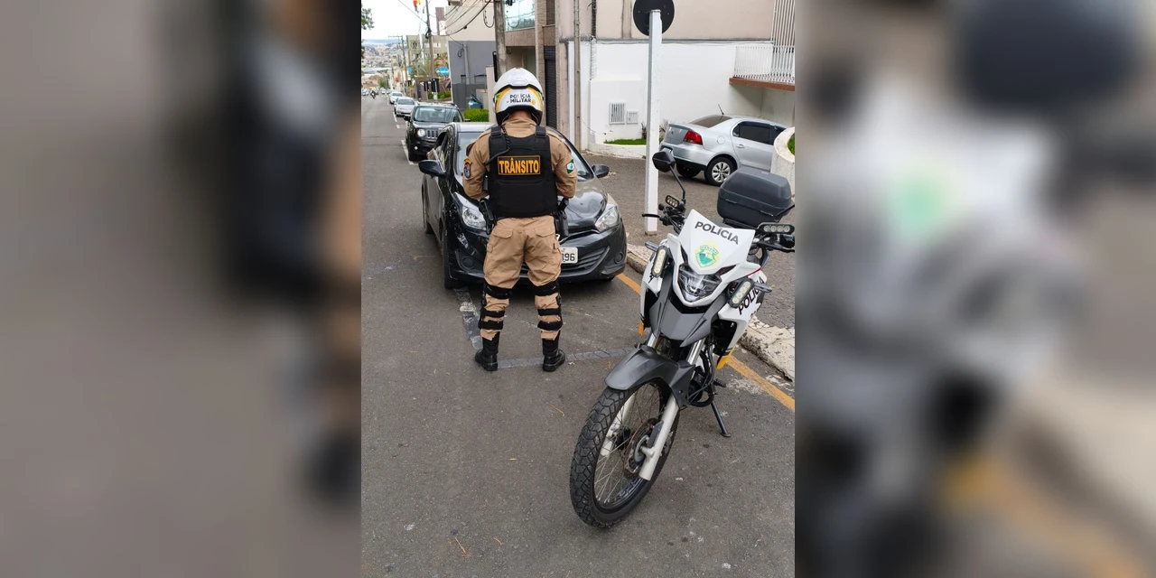 Veículo com mais de R$ 118 mil em débitos e motorista sem CNH são flagrados no centro de PG