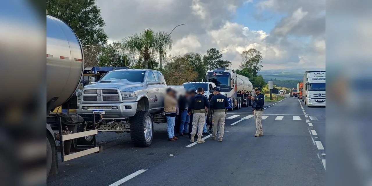 Sem nunca ter tirado CNH, influencer é flagrado pela 6ª vez dirigindo Dogdge RAM irregular no PR