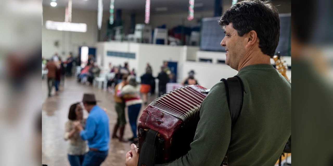 Cecon Nova Rússia realiza Baile da Família nesta quarta-feira (27)
