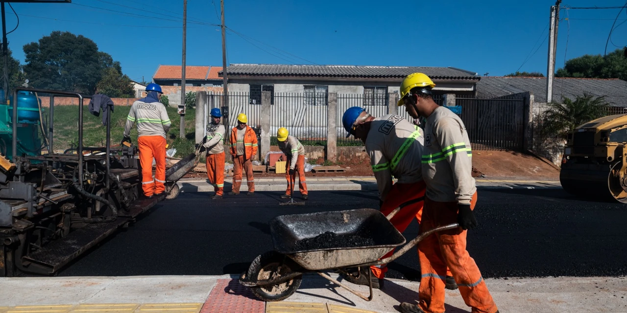 Obras avançam na Vila Mezzomo, que já tem trechos com asfalto novo