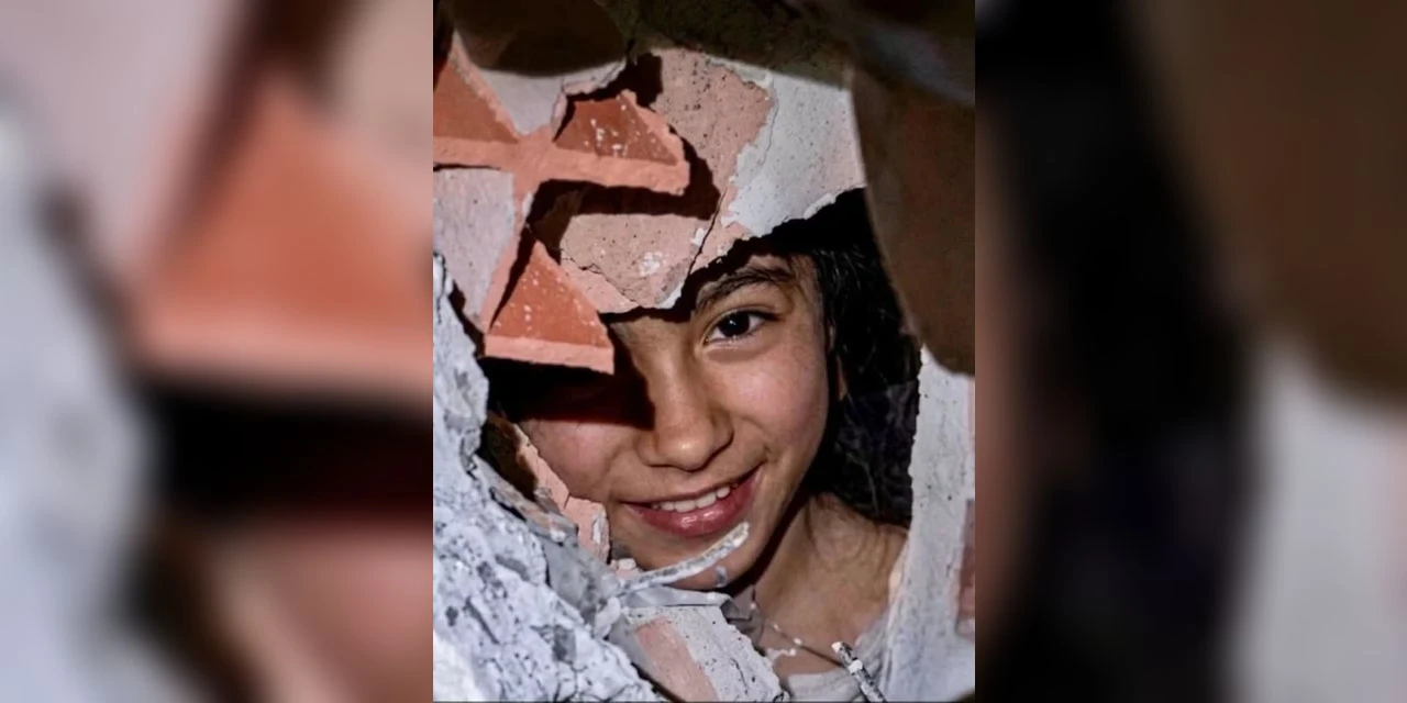 Menina é resgatada com sorriso no rosto após ficar mais de 30 horas sob escombros na Venezuela