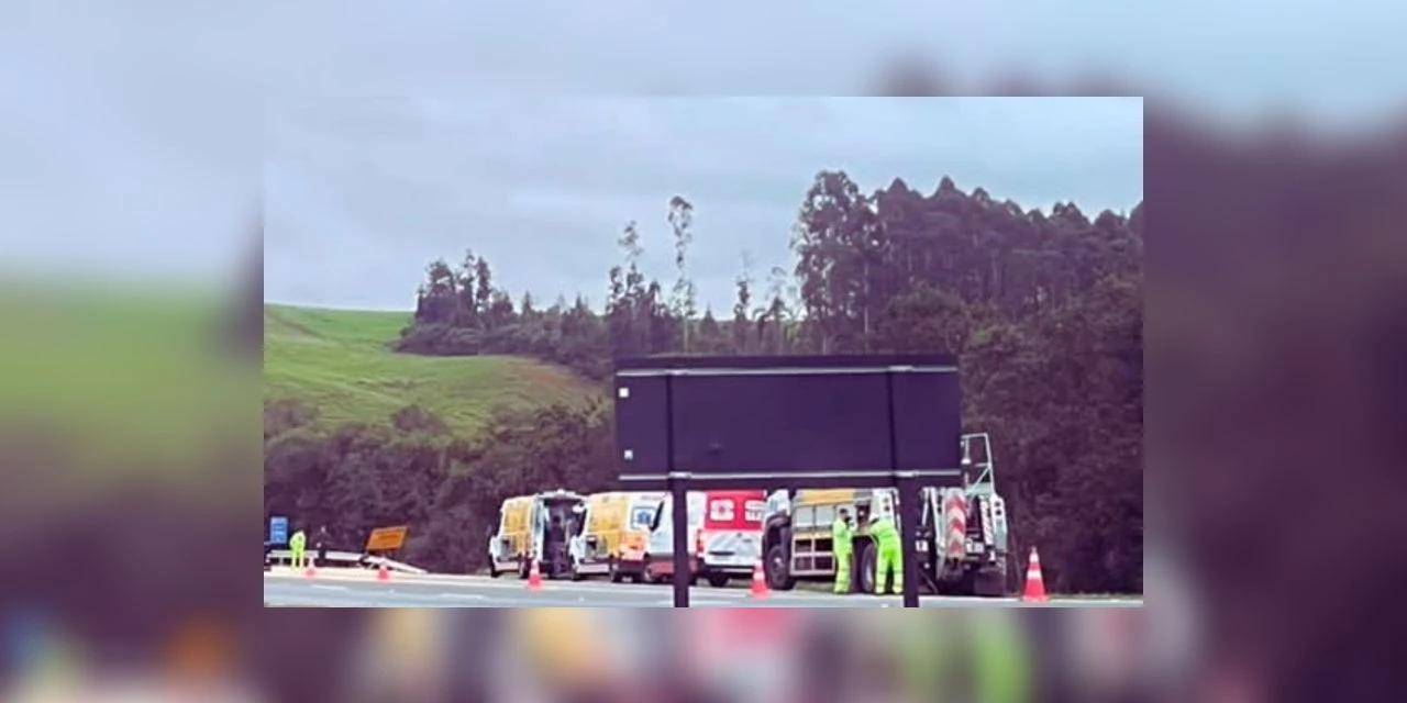 Caminhão cai em ribanceira e deixa vítima presa às ferragens na BR-277 em Palmeira