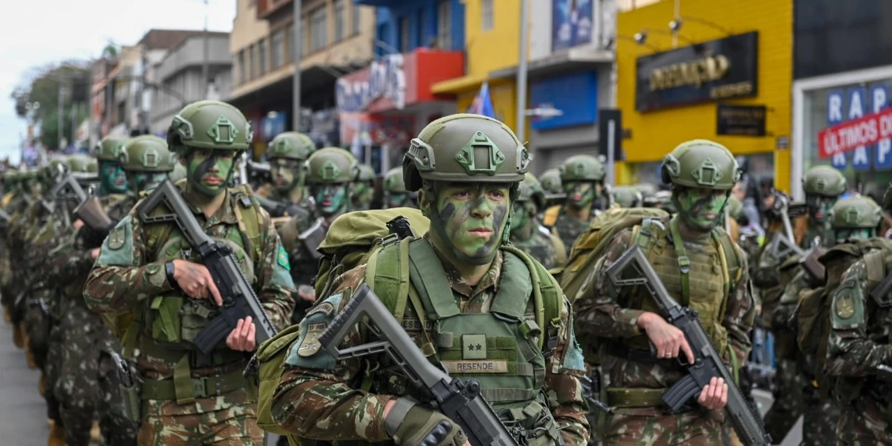 População celebra o 7 de Setembro em desfile cívico na Avenida