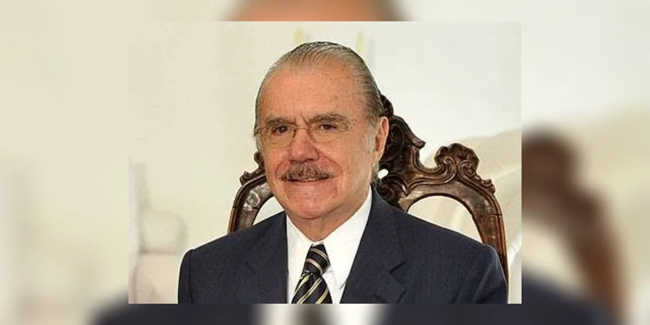Ex-presidente José Sarney é internado com quadro de pneumonia