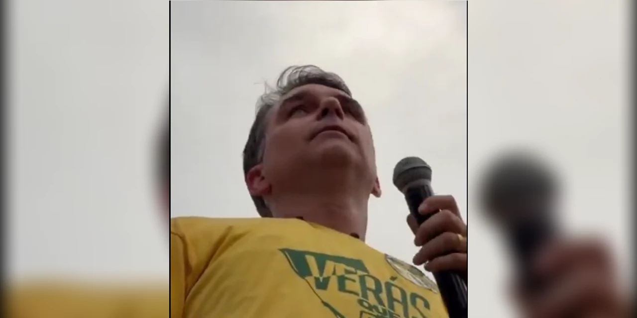 “Isso é tentativa de homicídio”, diz Flávio Bolsonaro ao levar ovada durante carreata