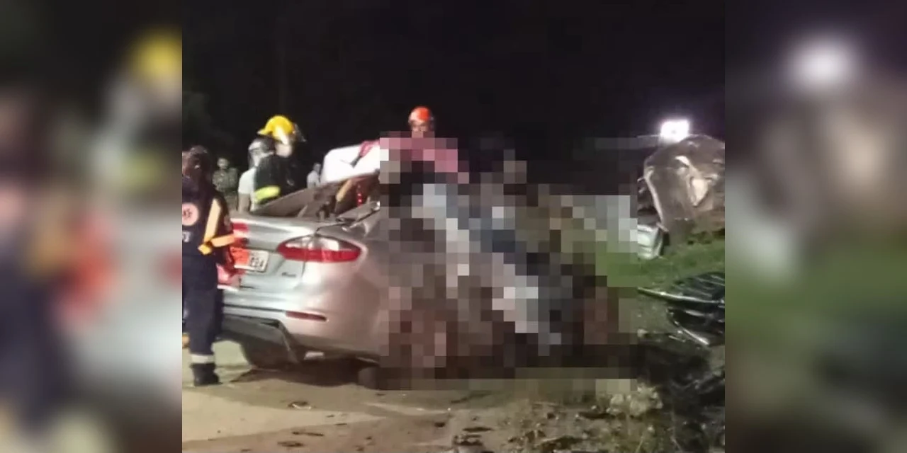 Acidente entre carro e caminhão mata 4 pessoas, incluindo menina de 7 anos