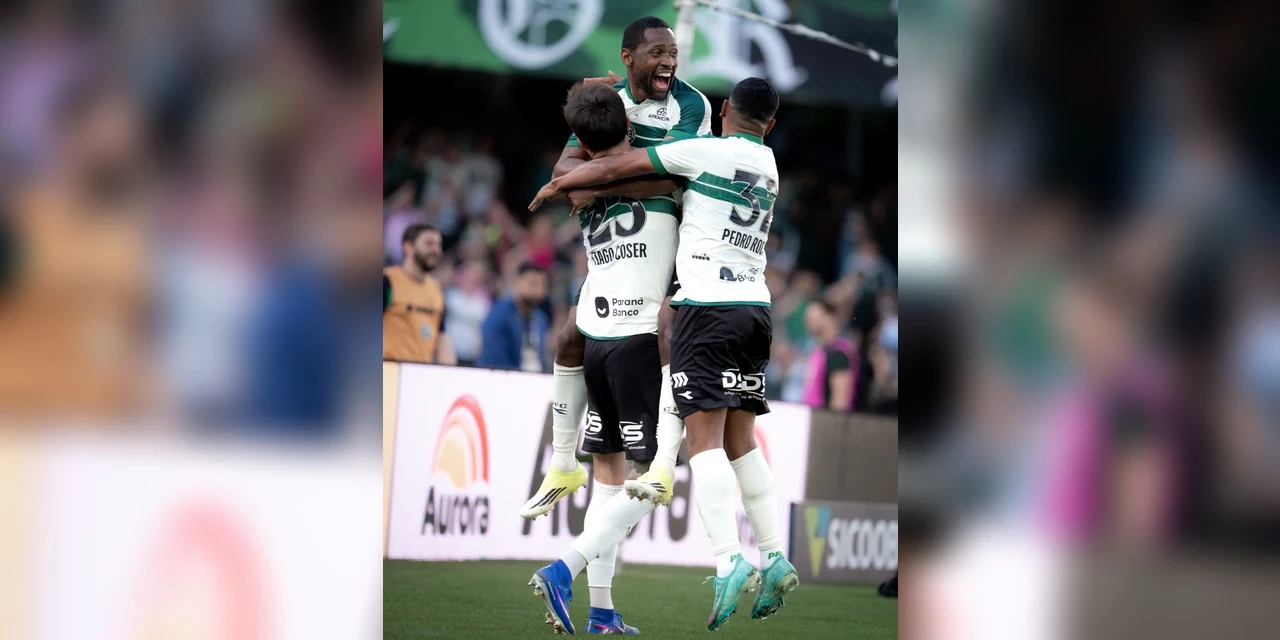 Coritiba derrota Vitória e volta a vencer depois de sete jogos